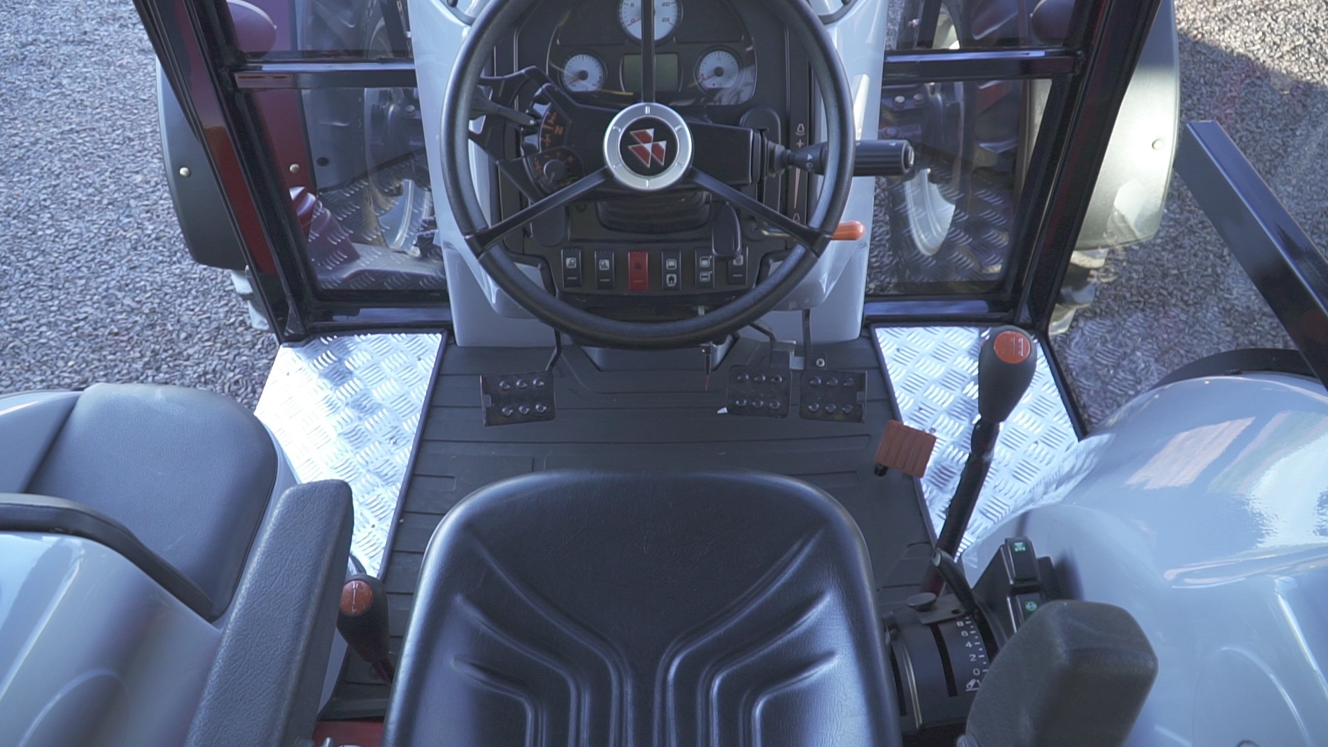 Trator-Massey-interior-5