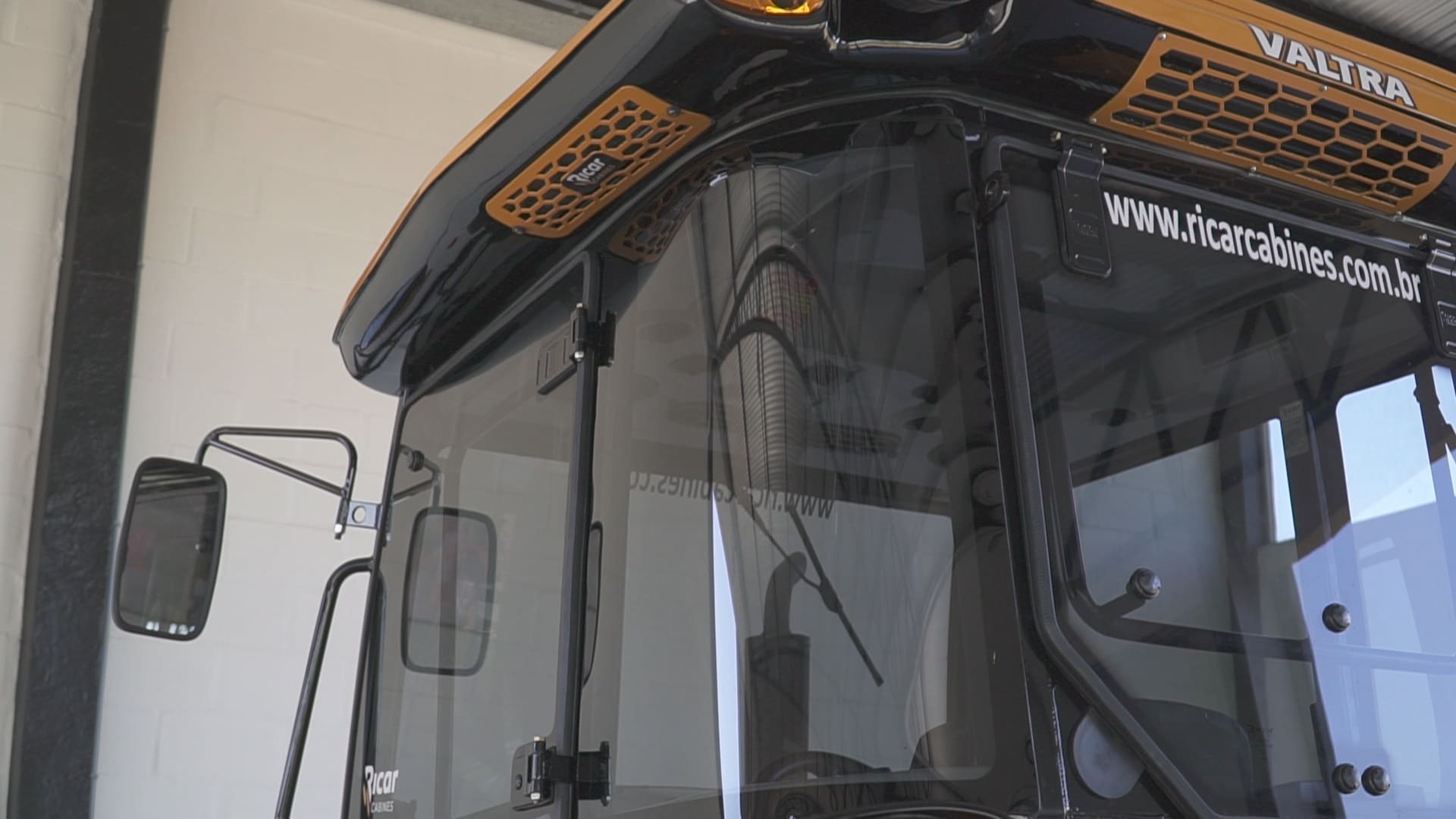 Trator-Valtra-21