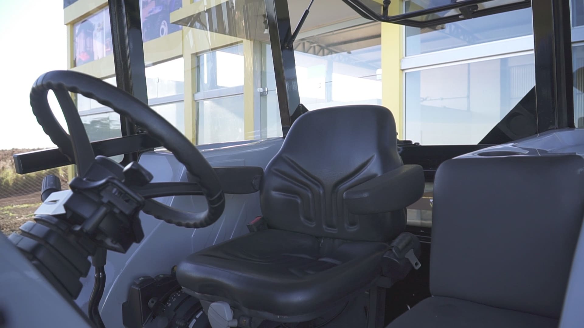 Trator-Valtra-24