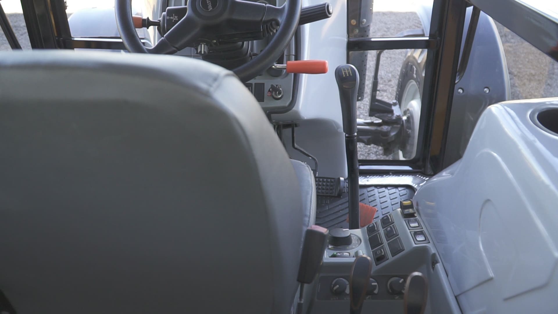 Trator-Valtra-34