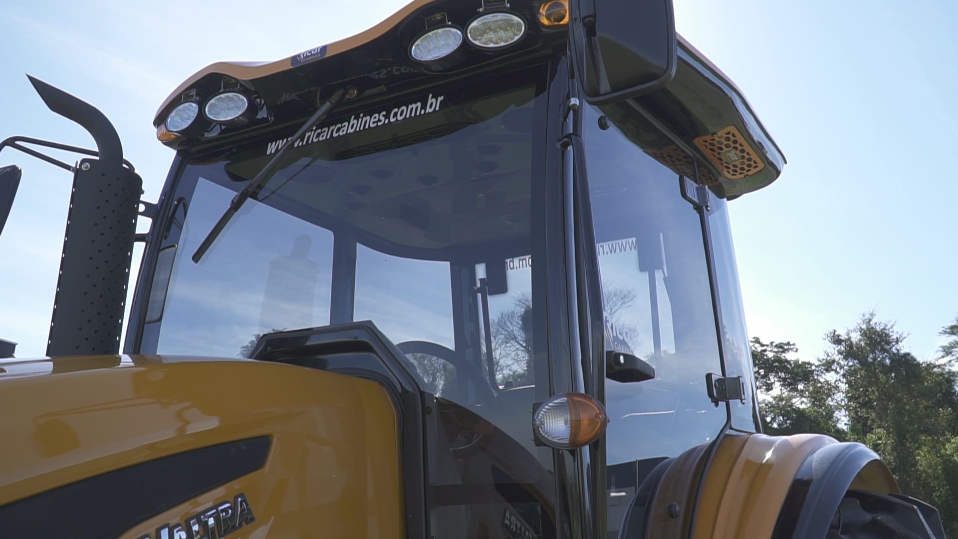 Trator-Valtra-41