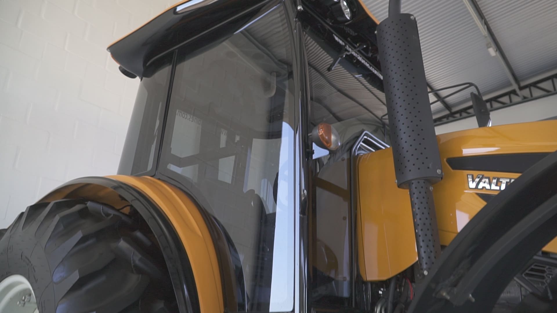 Trator-Valtra-8